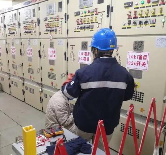 物業(yè)配電房里倒閘時(shí)配電柜的操作內(nèi)容或操作步驟